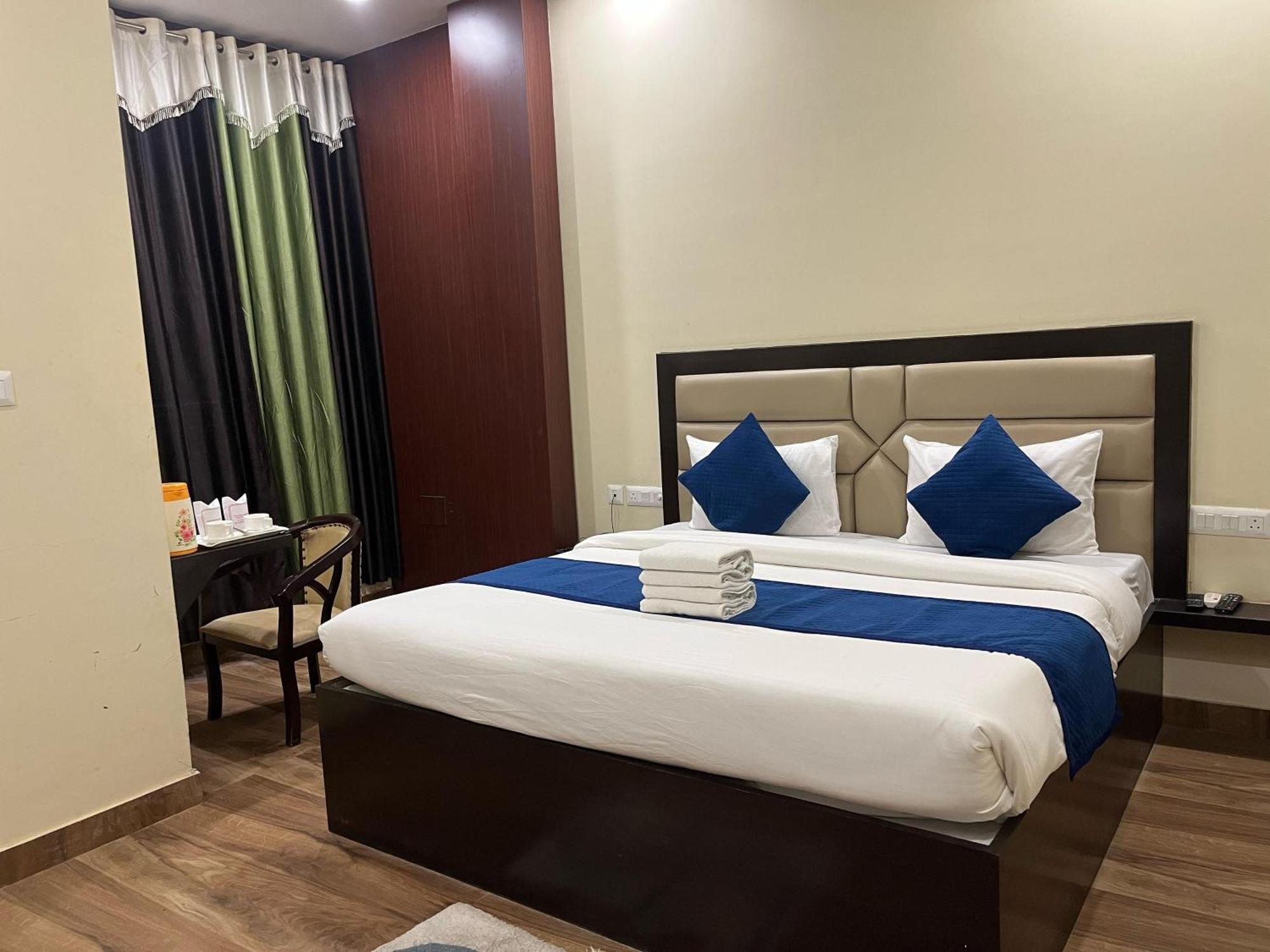 Hotel Mayur Palace Agra  Ngoại thất bức ảnh